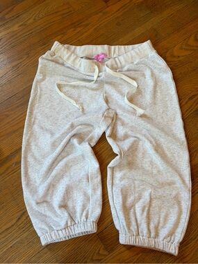 Edikted “Deana” Capri Sweatpants